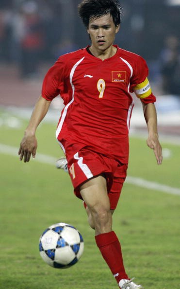 Công Vinh đá loại Olympic Bắc Kinh với Lebanon tháng 2/2007 (Việt Nam thắng 2-0).